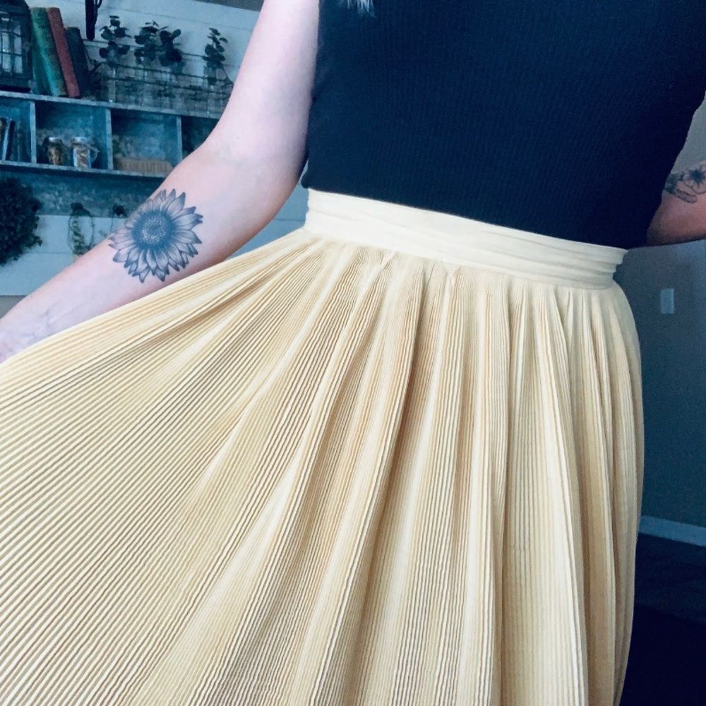 Vintage 50s Ivy League Originals pale yellow plisse pleated crinkled midi skirt